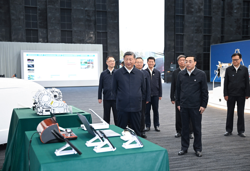 10月17日至18日，中共中央總書記、國家主席、中央軍委主席習近平在安徽考察。這是17日下午，習近平在合肥濱湖科學城察看安徽省重大科技創(chuàng)新成果集中展示。