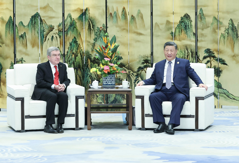 ??2月7日下午,國家主席習(xí)近平在哈爾濱會(huì)見來華出席第九屆亞洲冬季運(yùn)動(dòng)會(huì)開幕式的國際奧林匹克委員會(huì)主席巴赫。